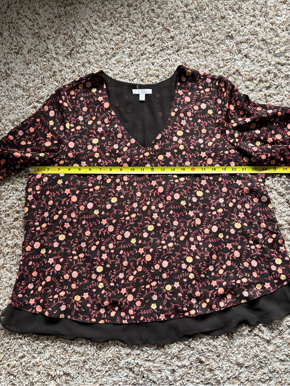 LC Lauren Conrad Floral V-Neck Blouse - Pink and Cream Size XL - Picture 6 of 13